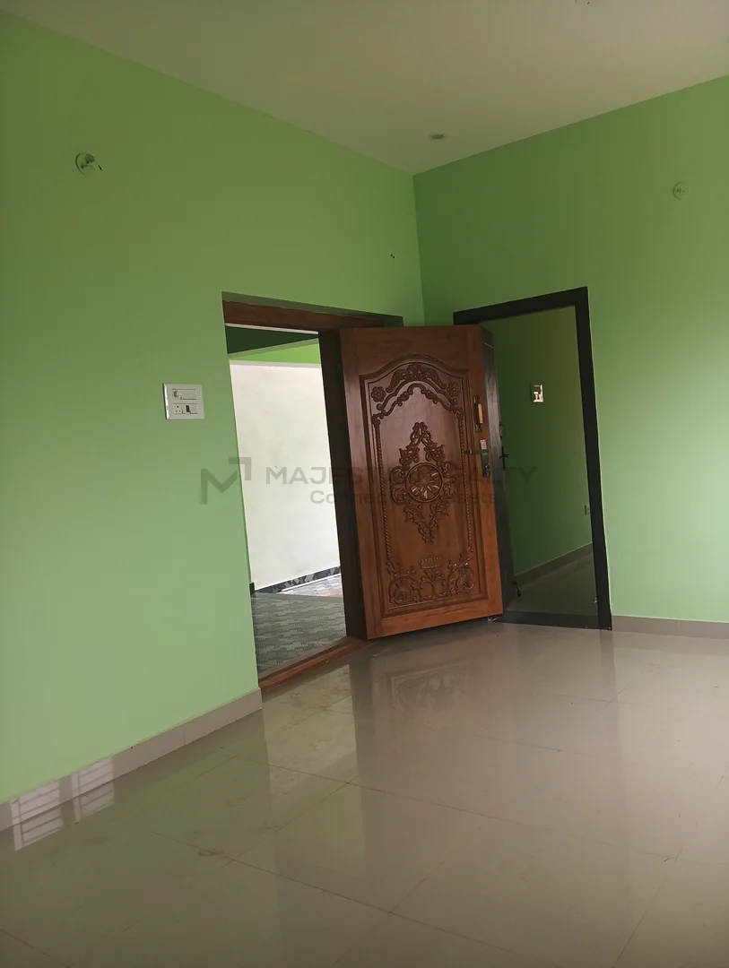 4BHK Individual House In SISH Colony photo 8