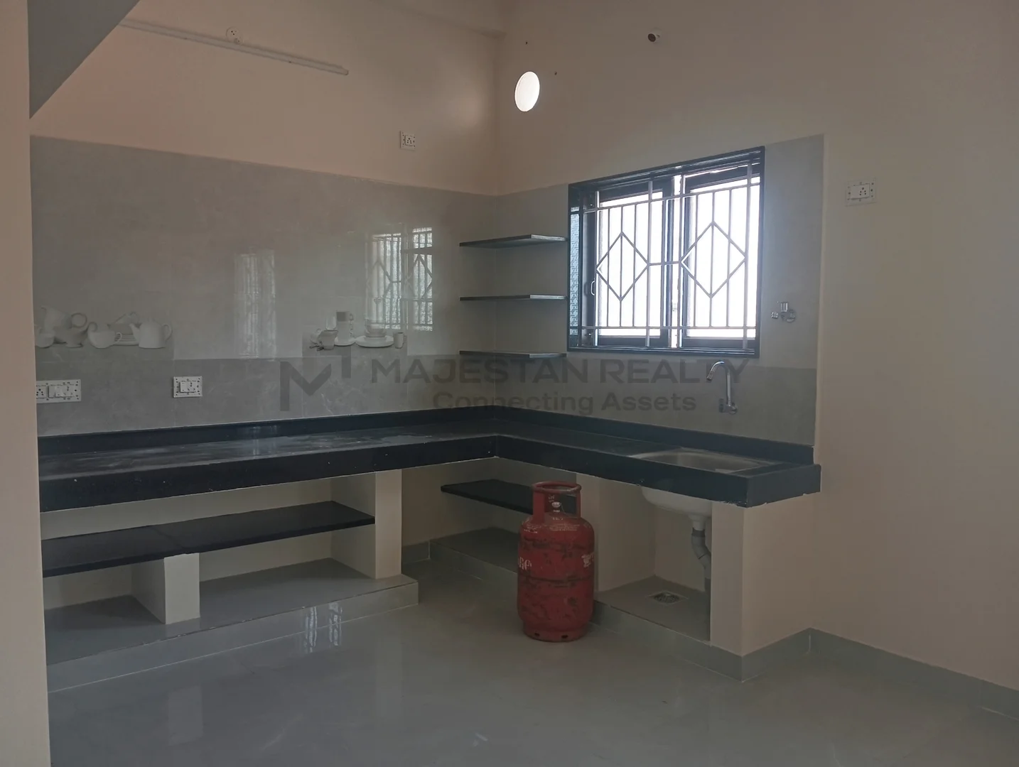 Senthil Rental portion photo 8